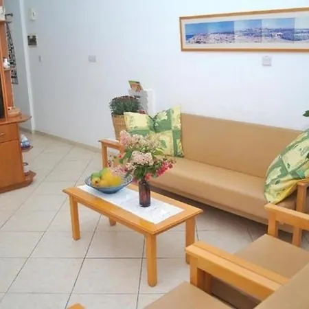 Апартаменты Sehr Schoene Mit Grosser Veranda,pool Garten *
