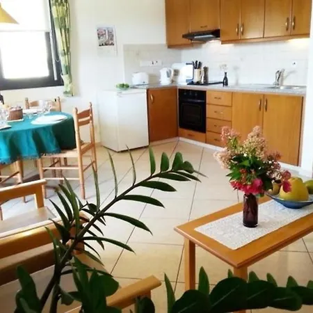 Sehr Schoene Mit Grosser Veranda,pool Garten Apartment